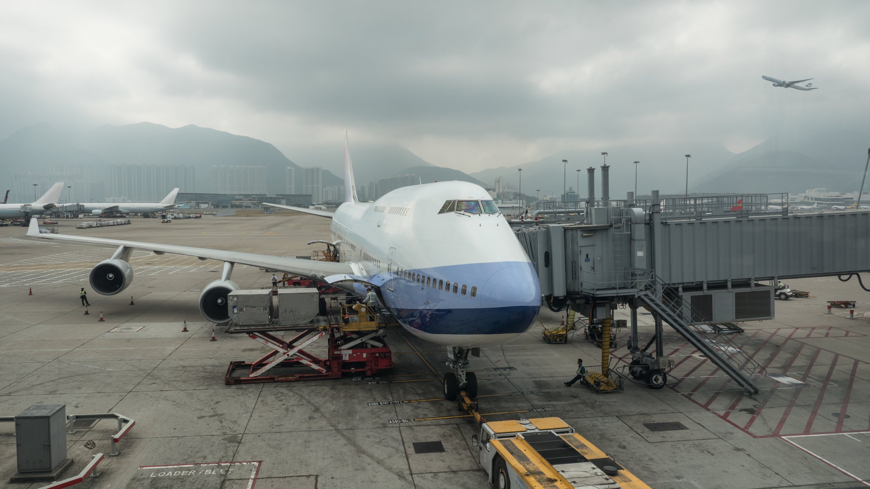 loading air freight cargo plane