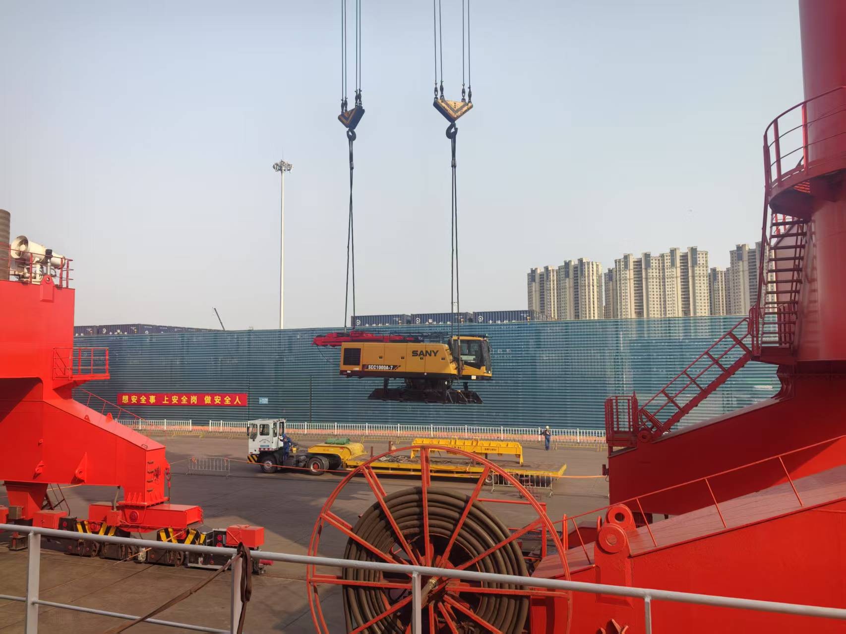 crawler crane port construction project